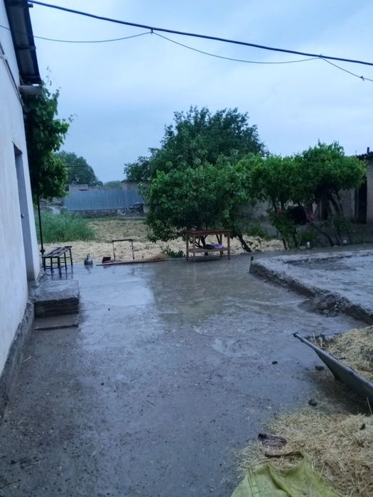 Uy joy sotiladi narx kelishiladi
