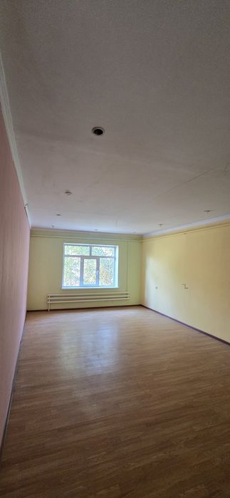 Кибрай марказида 2эт 8хона.