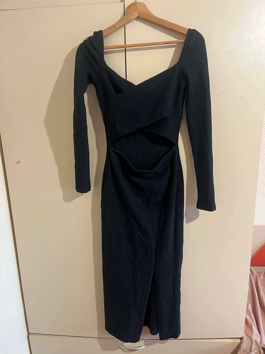 Черна рокля за повод