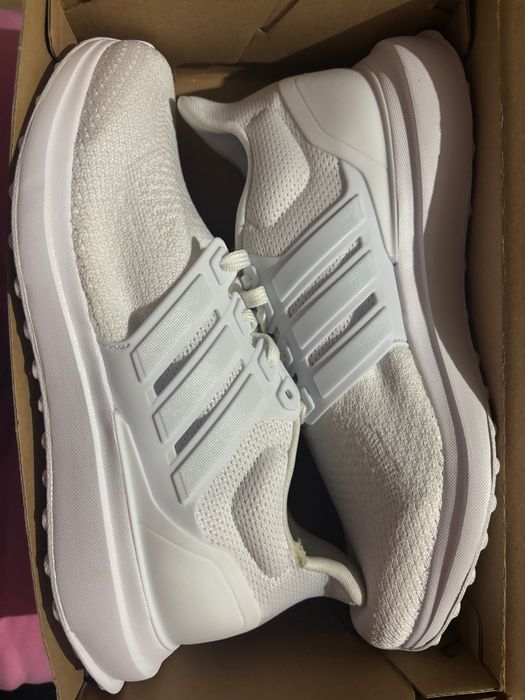 Чисто нови маратонки