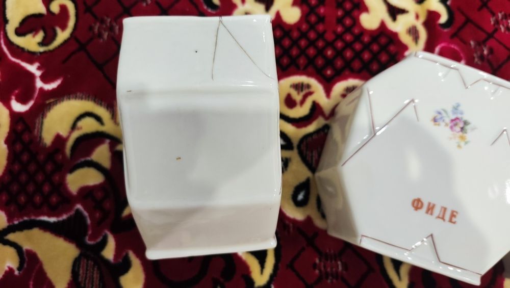 2 покривки 130-190 и 7 ретро бурка за подправкина