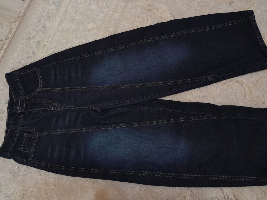 Джинсы с надписем