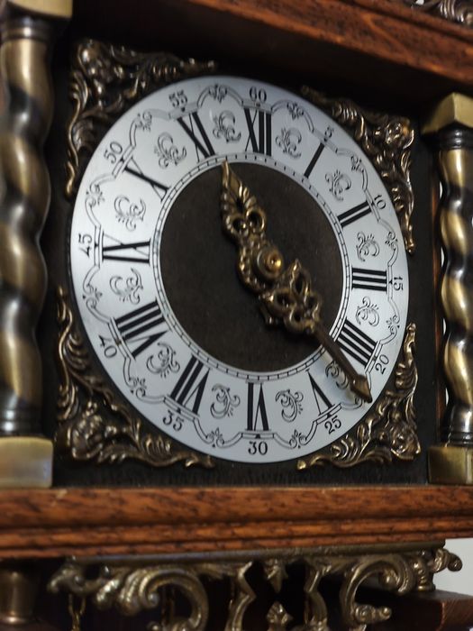 Антикварен стенен холандски часовник с тежести