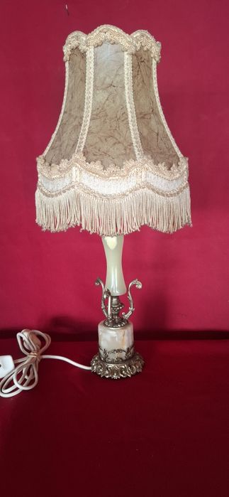 Настолна лампа от оникс