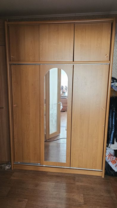 Продам плательный шкаф