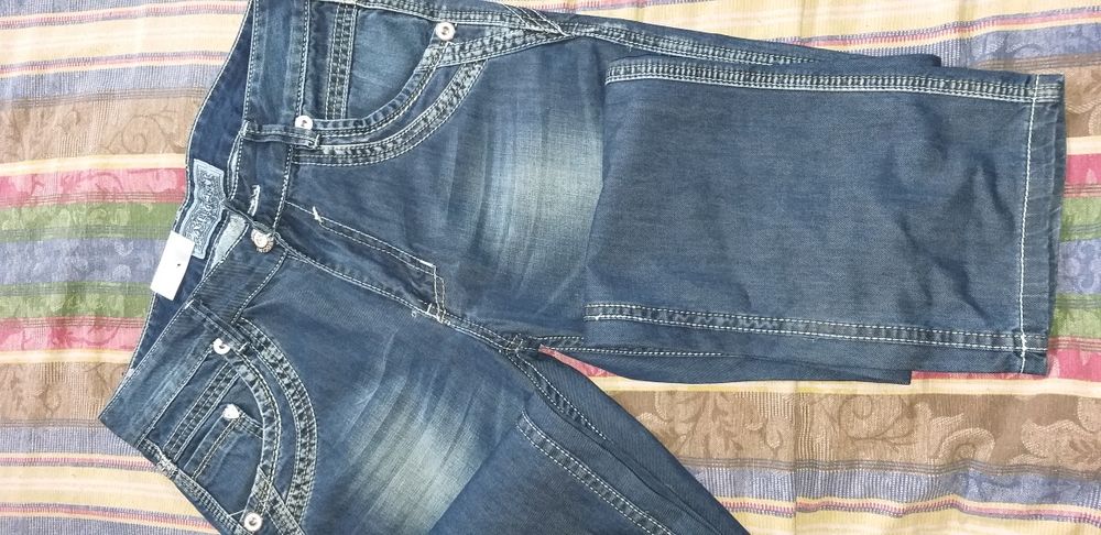 Джинсы за 3500,2800 тг