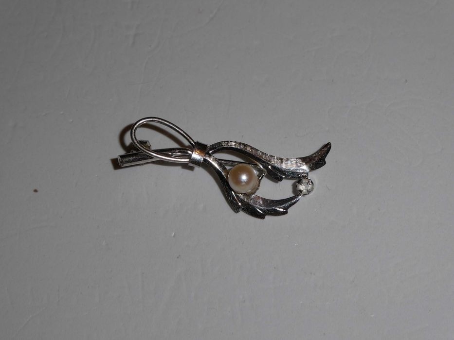 BROSA AUR alb 18K + Perla - UNOAERRE - Italia - Vintage - 560lei/gr. !