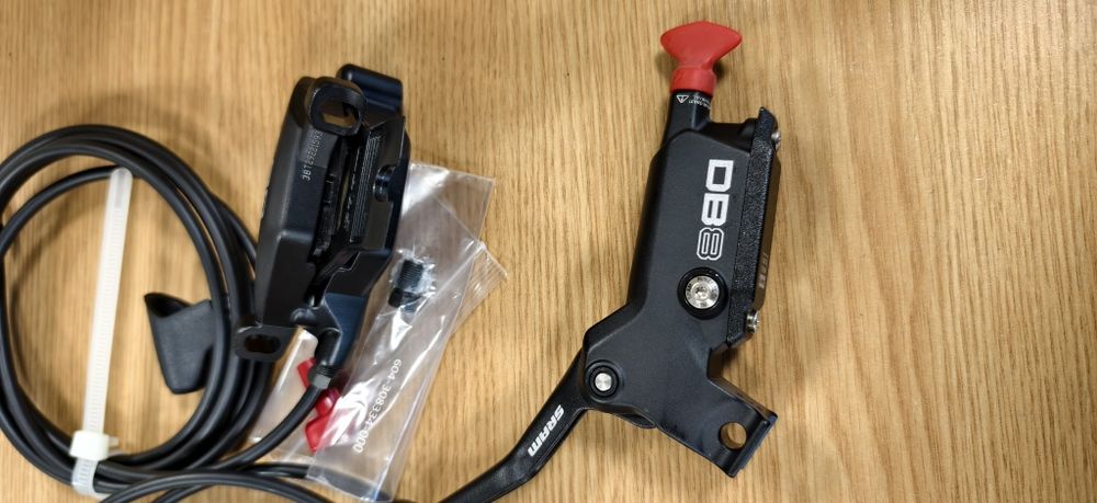 Нови комплект Хидравлични спирачки Sram DB8 - четирибутални (с минерално масло)