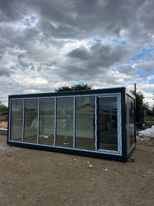 Vand containere pentru shoow-rom