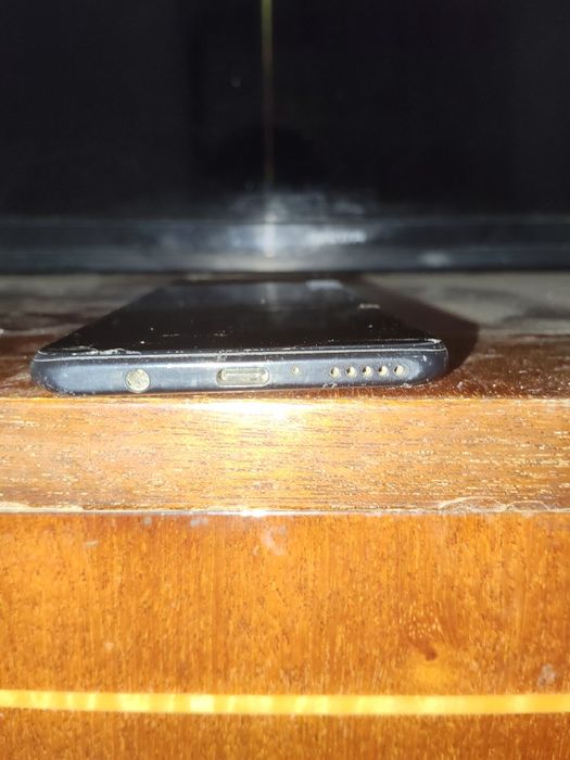 Vând HUAWEI P 20 lite nu sunt sigură dacă mai funcționează