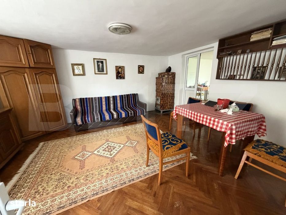 Casa de vanzare, 5 camere si un teren de 500 mp