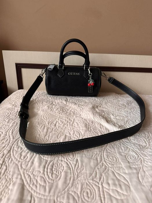 Дамска чанта Guess