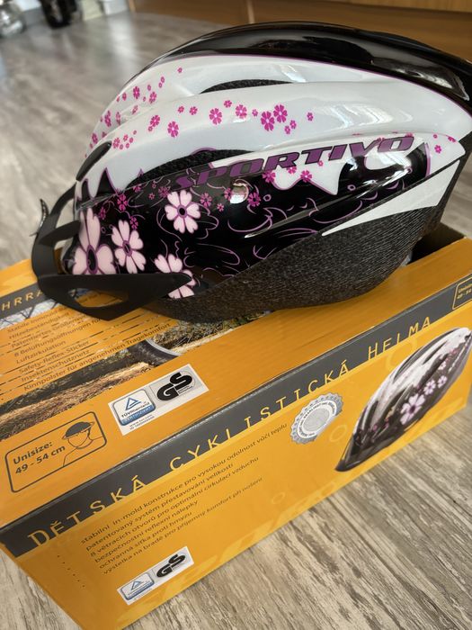 Каска за момиче - размер: 54 см. обиколка