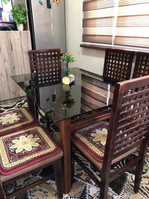 Стол стул кухняга….