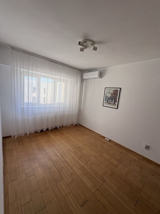 Beller, Nicolae Constantinescu, proprietar, 2 apartamente pe etaj, 3 camere