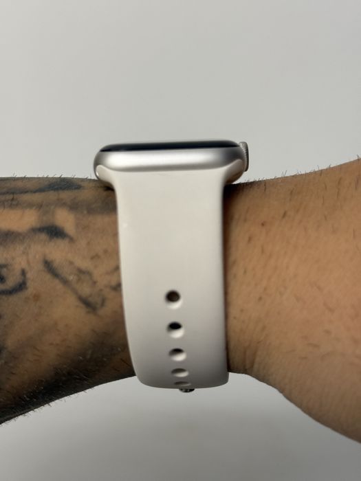 Apple Watch SE 3, GPS, 40 mm, Starlight Aluminium Case 98%Battery