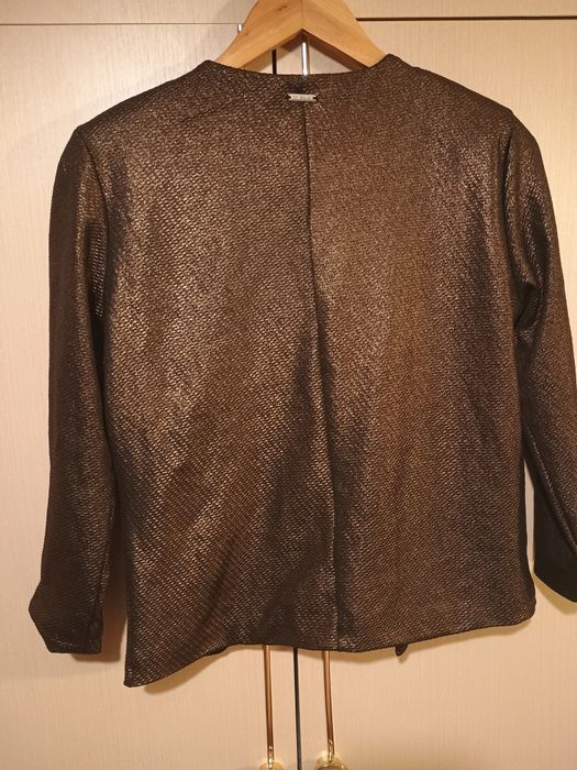 Дамски блейзър с лъскав ефект