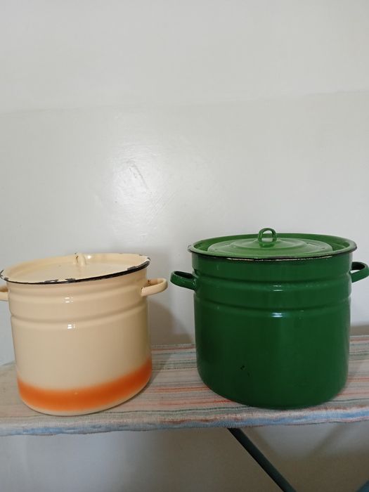 Продаются эмалированные кастрюли а хорошем состоянии