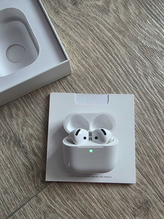 продам наушники Apple AirPods 4 (ANC)