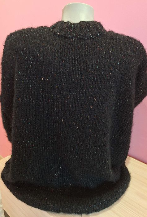 Ръчно изплетен пуловер