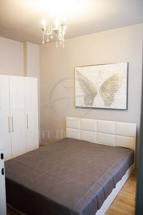 Продава се Тристаен апартамент в Пловдив, Център - 88 кв.м за 2023 €/кв.м - Снимка #2