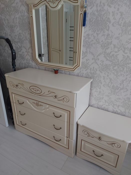 Продам спальный гарнитур