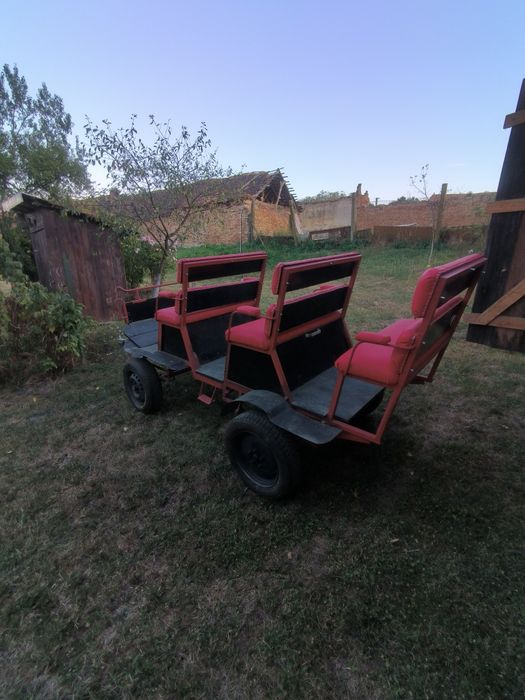 Vând trăsura 6 locuri.
