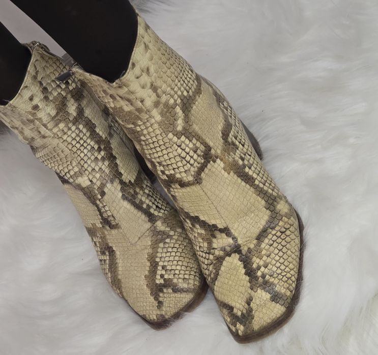 Botine Zara imitație șarpe mărimea 37