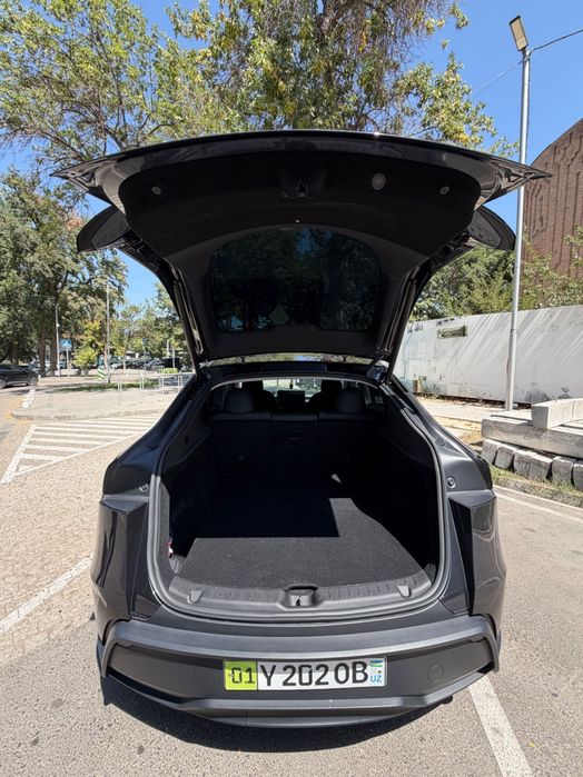 Tesla Model Y Juniper 2025 RWD