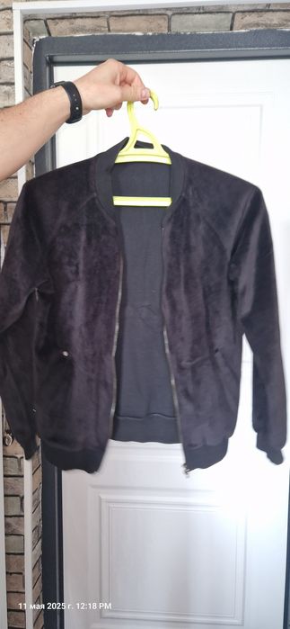 Продам бомбер на подростка