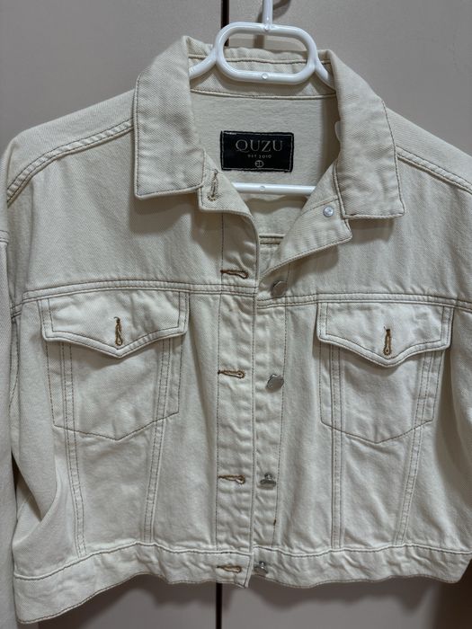 тънко яке цвят бежов