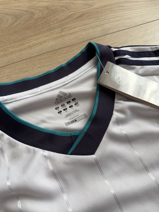 Tricou de fotbal Real Madrif Mesut Ozil Adidas marime M nou cu eticheta