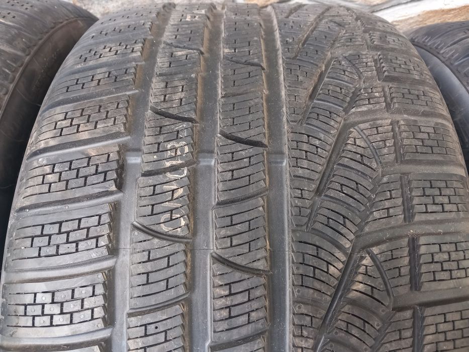 Чисто нови гуми 19цола Pirelli-sottozero-295/35/19.зимни.2016година.