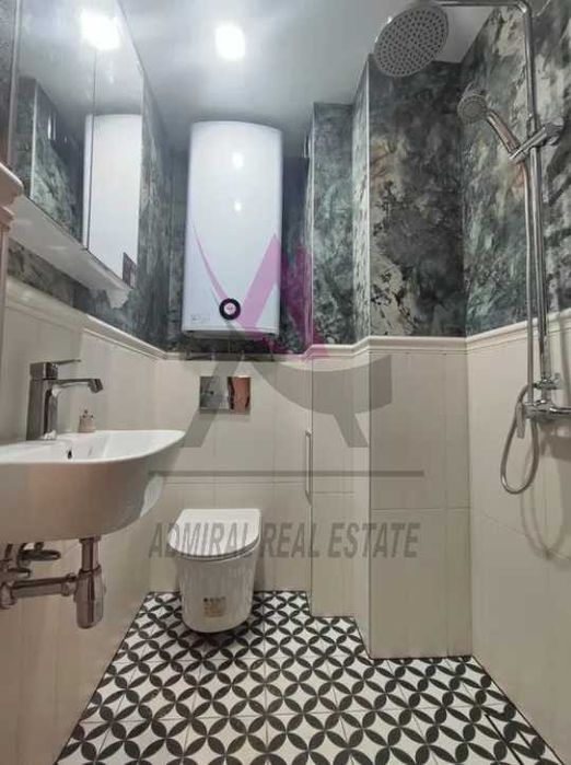 Страхотен -тристаен -Левски