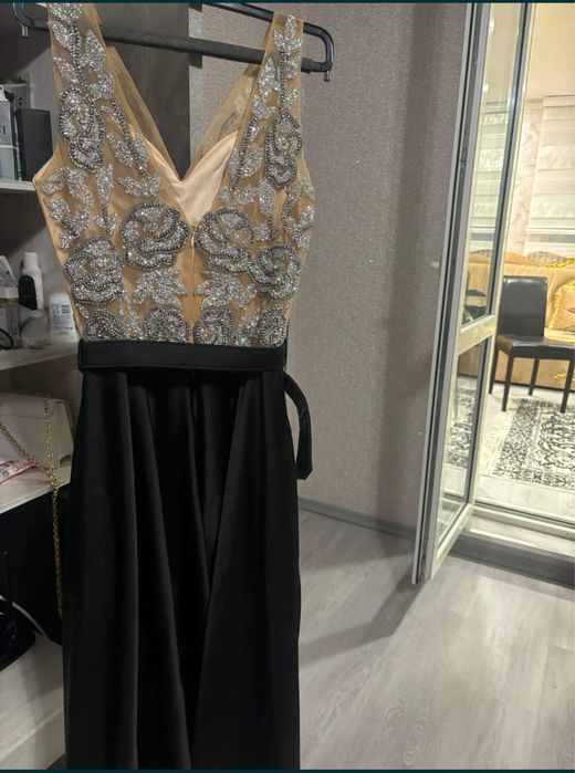 Официална рокля носена само за час размер С