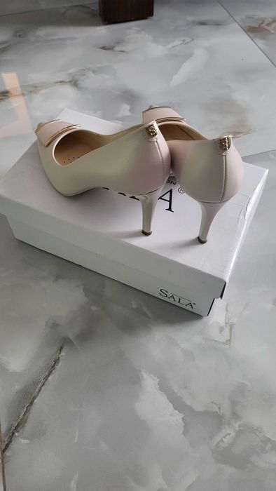 Vând pantofi piele