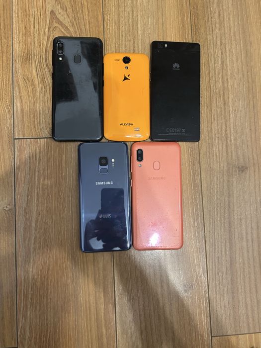 Vand 5 telefone(descriere)