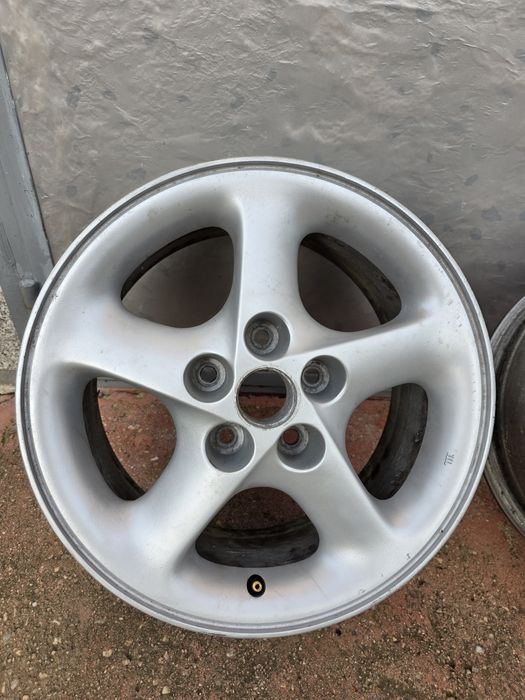 Алуминиеви джанти 5x114.3 16-ки