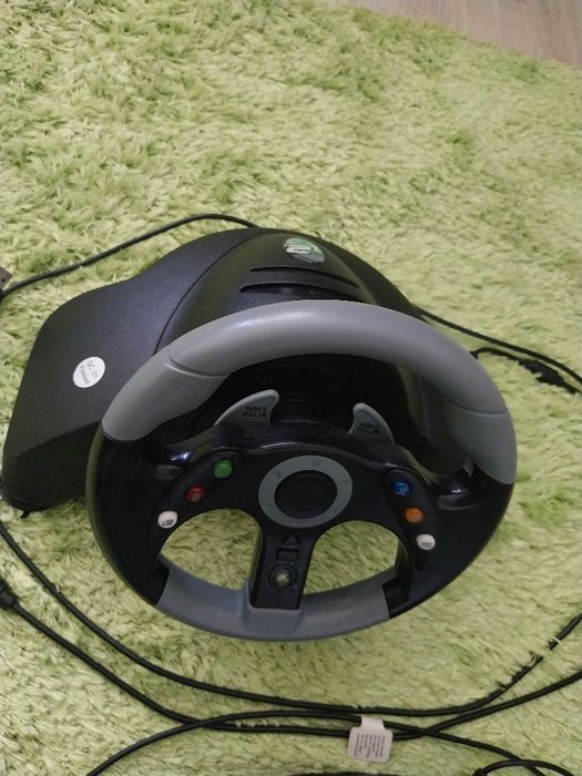 Продавам комплект волан и педали за xbox 360