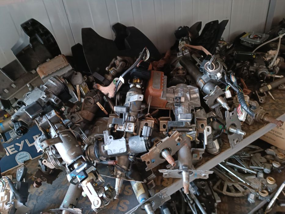 Части за тойота  Авенсис Аурис Рав4 Корола версо Ярис