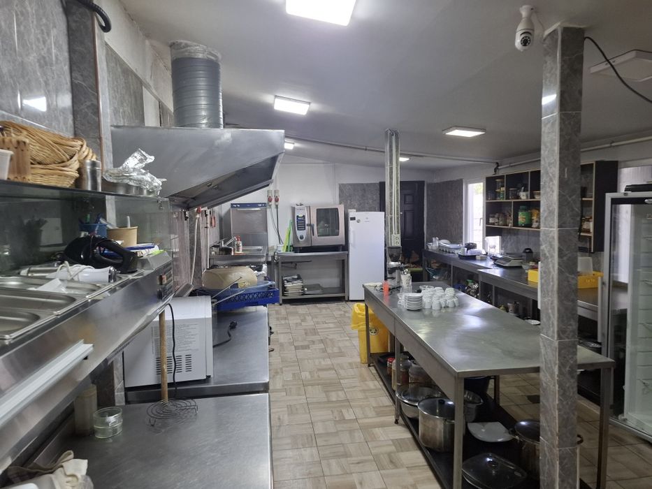 Închiriez spațiu comercial/ Resturant  complet