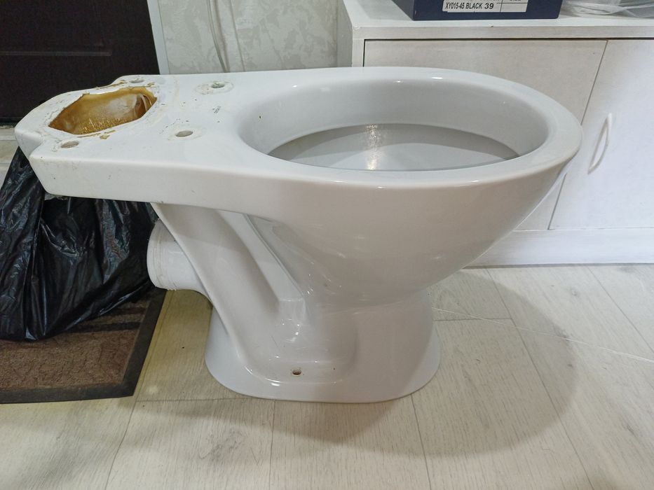 Продам унитаз 3000 тенге состояние отличное, б/у
