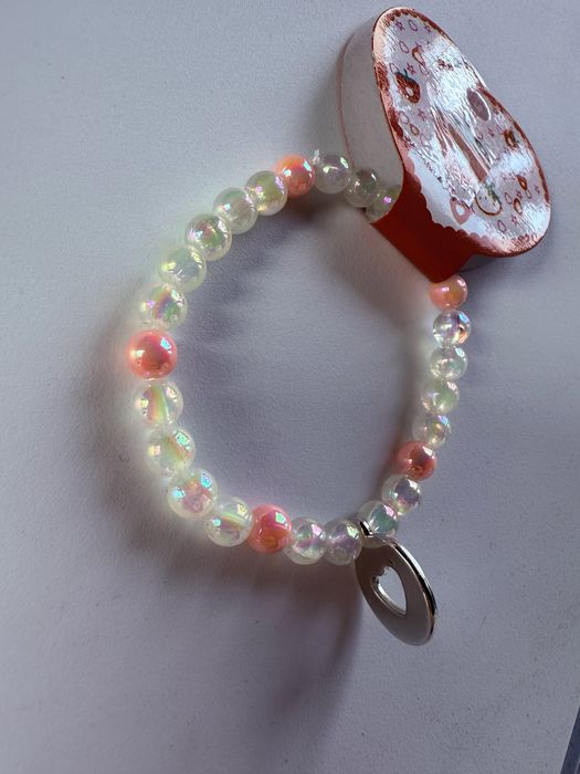 Нежна гривна с розови мъниста