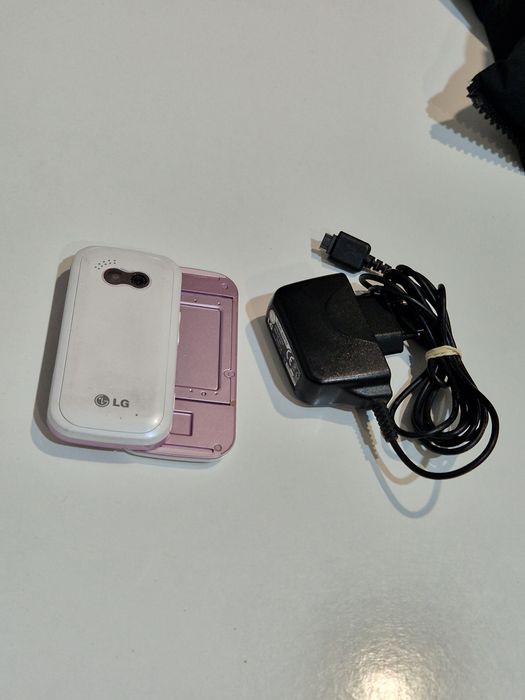 Telefon lg cu tastatura laterala