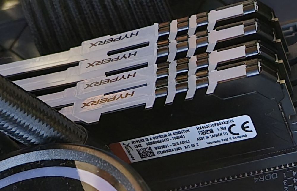 16GB RAM 3200MHz DDR4 Hyper X Fury RGB
CL16