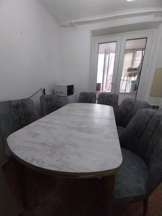 Кухонный стол и стуля