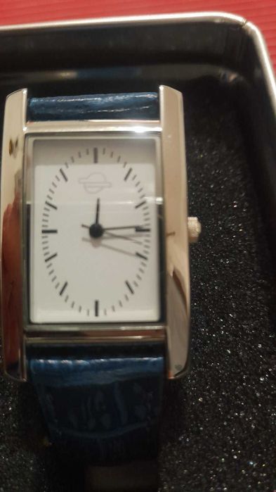 Кварцови часовници мъжки и женски.