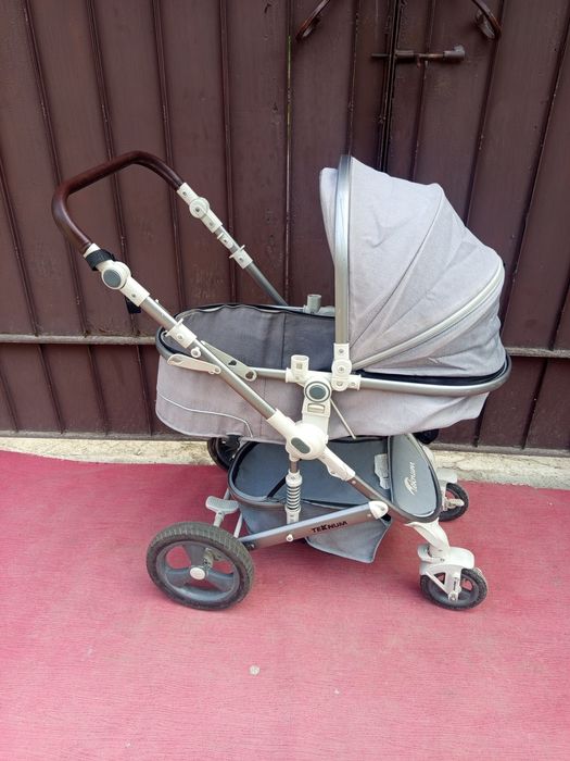 Каляска прогулочная .