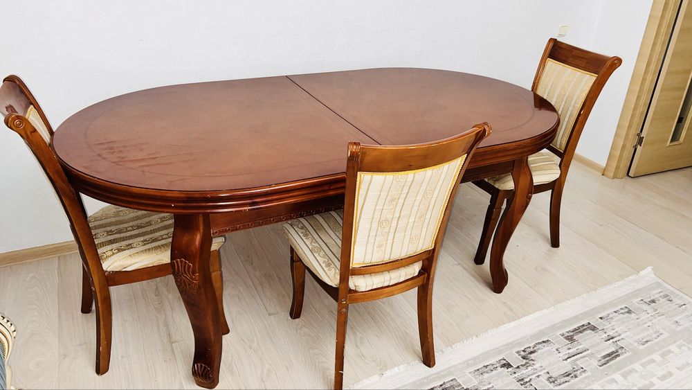 Стол обеденный большой