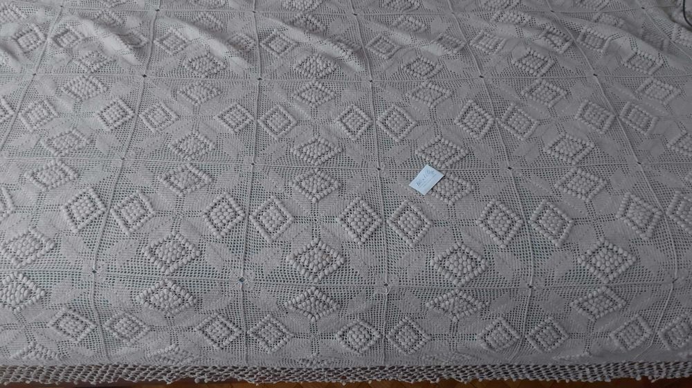 Продавам покривки за кръгла маса на една кука